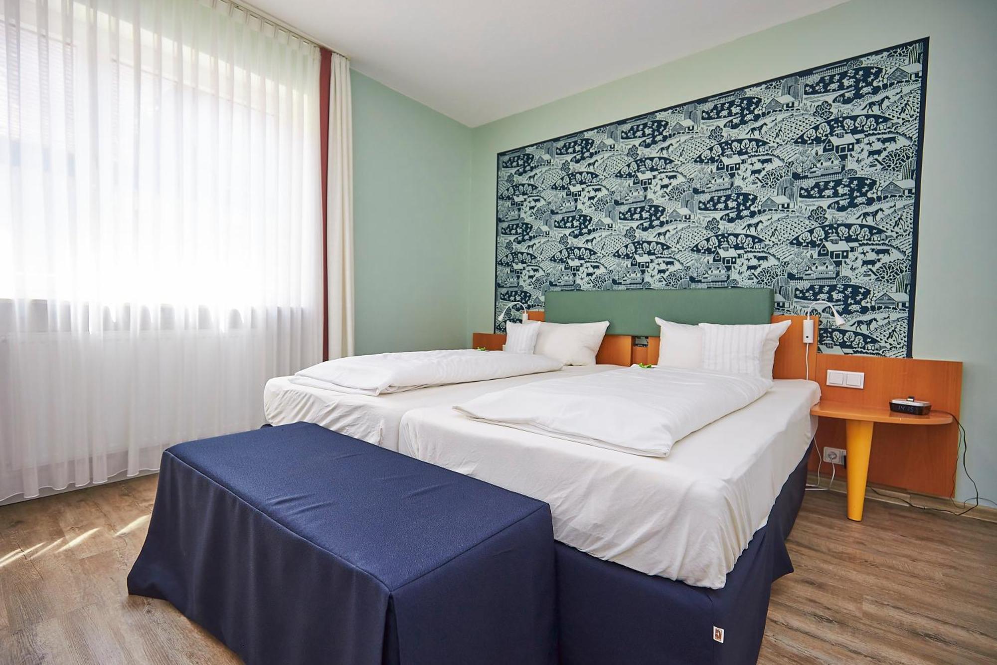 Flair Hotel Zum Storchen Bad Windsheim Exteriör bild