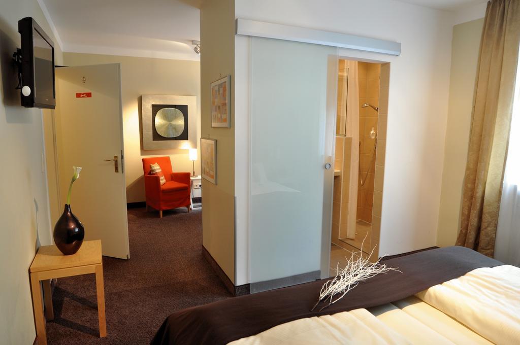 Flair Hotel Zum Storchen Bad Windsheim Exteriör bild